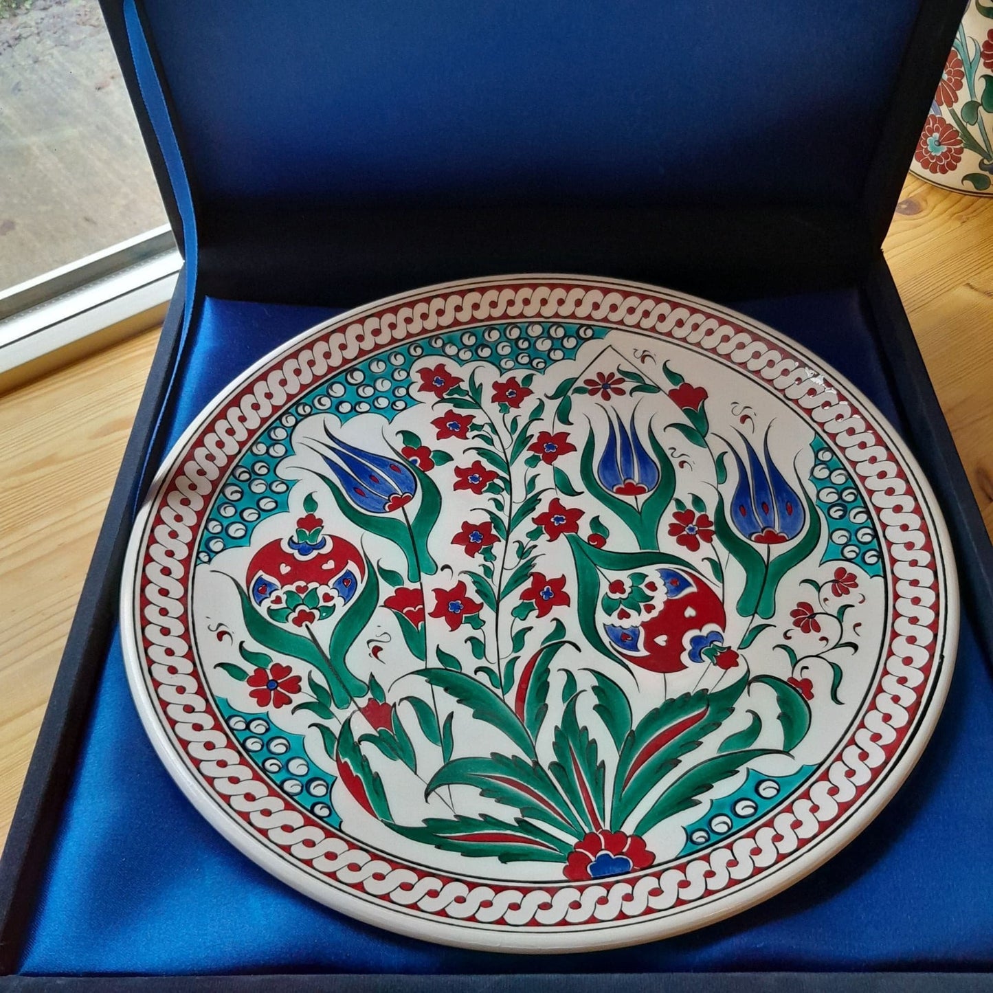 Large Iznik ceramic plate, handmade, tulip  floral design, comes in a velvet gift box